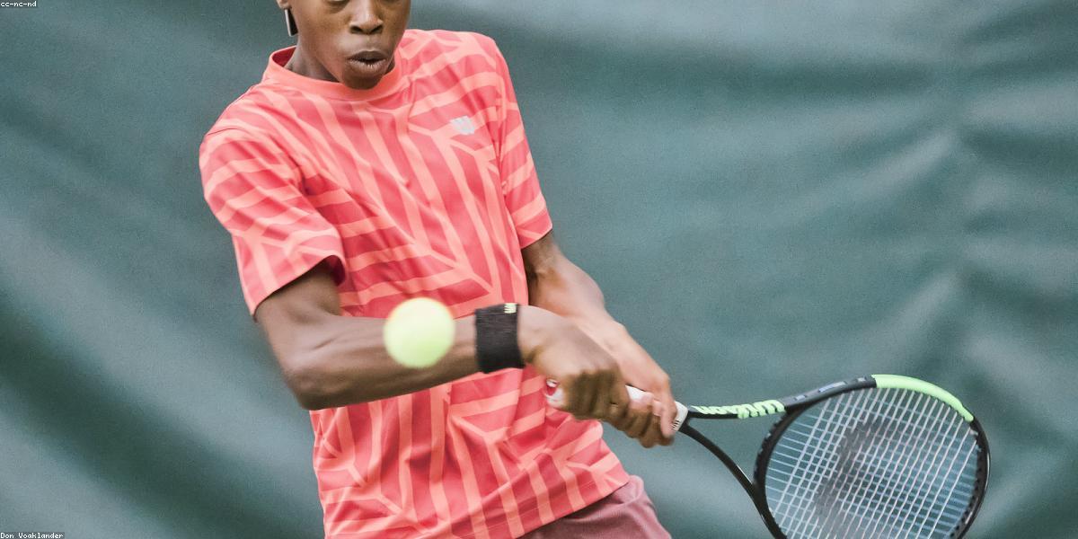 Teren de tenis acoperit privat